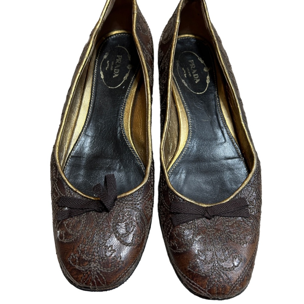 Prada round tow flats